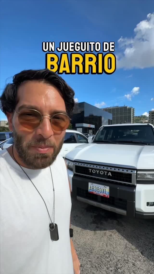 Instagram post by @doslocosdeviaje for Toyota. Caption reads: JUEGO DE BARRIO por el cumple de Ñiñita gracias a....