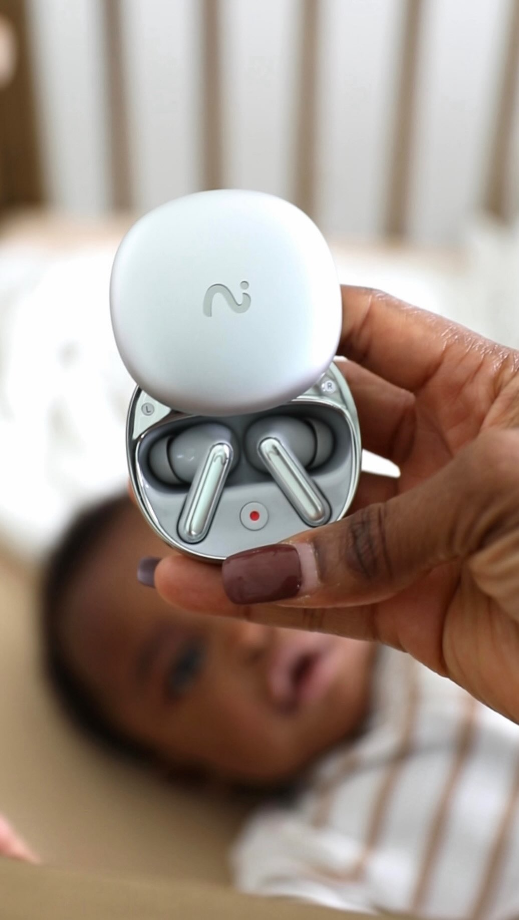 Instagram post by @iamsarah_sarah for VIAIM. Caption reads: [...] any special detail again with The Viaim....