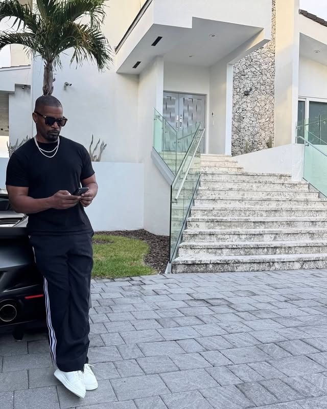 Instagram post by @iamjamiefoxx for Airbnb. Caption reads: 305 vibes only. Appreciate the setup @airbnb!.