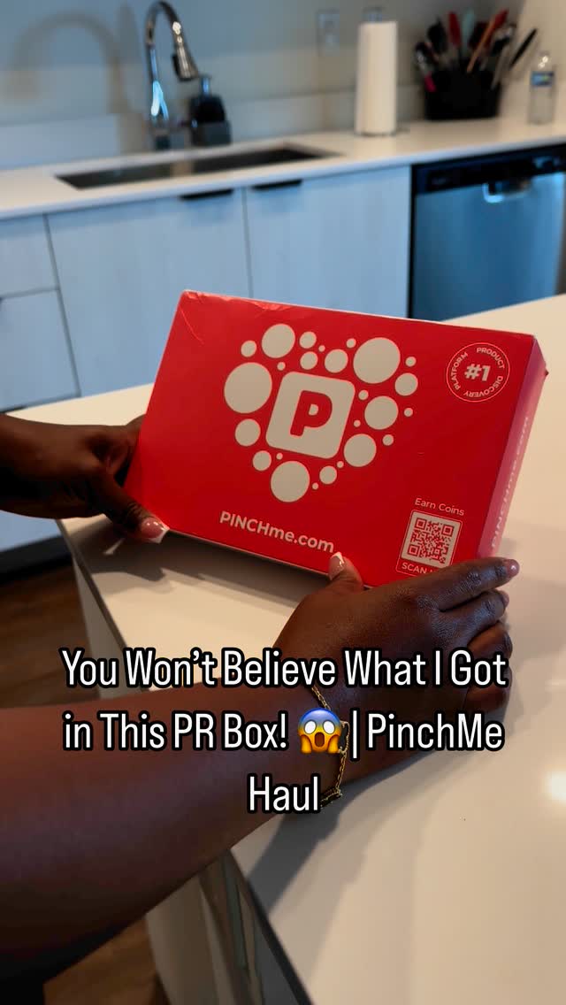 Instagram post by @lindseyzonee for PINCHme. Caption reads: ✨Unboxing my latest @pinchme PR box!✨
I love....