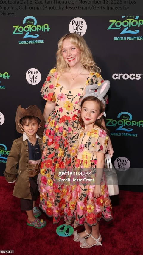 Instagram post by @travelmomoirs for JessaKae. Caption reads: Get Red Carpet Ready with us to go to the....