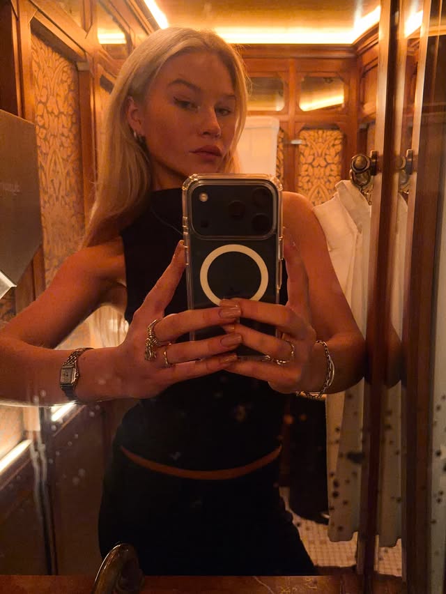 Instagram post by @anefarstad for Caspara Sports. Caption reads: Chaotic dump from the busiest & most exciting....