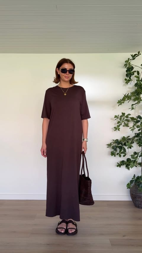 Instagram post by @emmahill for Monica Vinader Official. Caption reads: Daily outfit breakdown in 30 seconds 🤎🍫 If you....