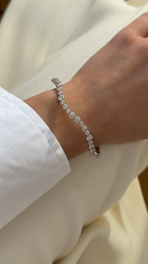 Instagram post by @ellizabethh for SIF JAKOBS JEWELLERY. Caption reads: [...] elevated by a touch of sparkle....
