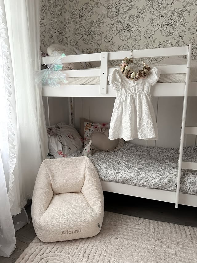 Instagram post by @pa_trishwi for rucomfy beanbags. Caption reads: [...] extra special. #kidsroom #cosyroom....