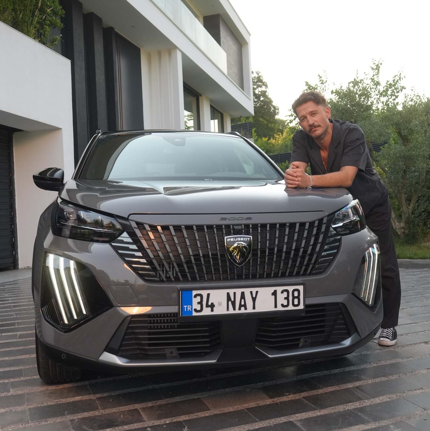 Instagram post by @urazka for Peugeot Türkiye. Caption reads: Hep Farkedilen bir tarz 🦁

#Peugeot2008....