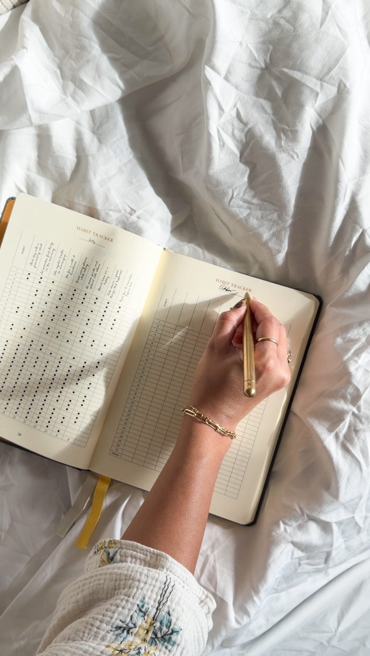 Instagram post by @skinnaddict for Intelligent Change. Caption reads: [...] planning out my week with my Intelligent....