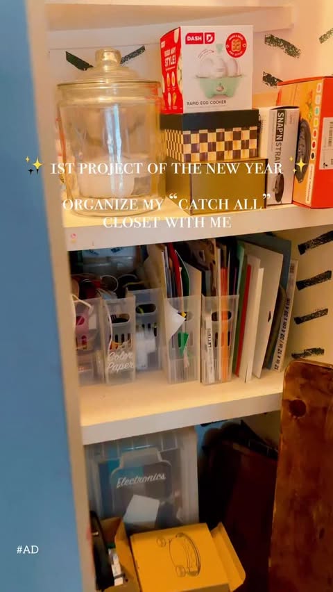 Instagram post by @lifebyleanna for Hallmark. Caption reads: [...] cards for the entire year during Hallmark’s....