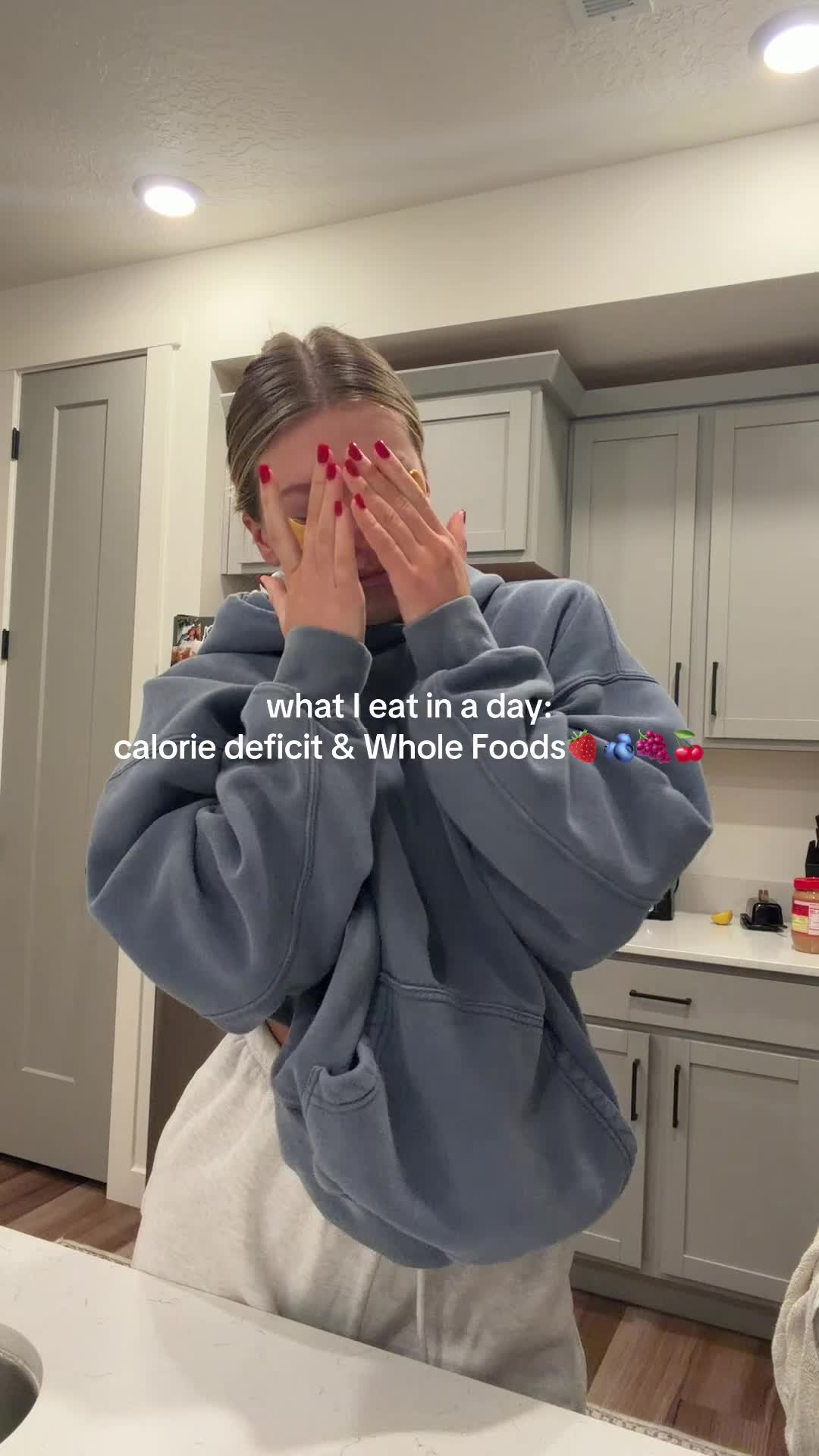 TikTok post by @lidiyuhhhh for HYDROJUG. Caption reads: [...] #fdoe #trackingmacros @Ritual @HYDROJUG....