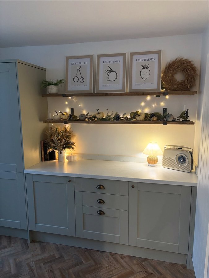 Instagram post by @_home_atno5 for Howdens. Caption reads: Cosy autumn evening✨

Gifted items in post 

#cosy....