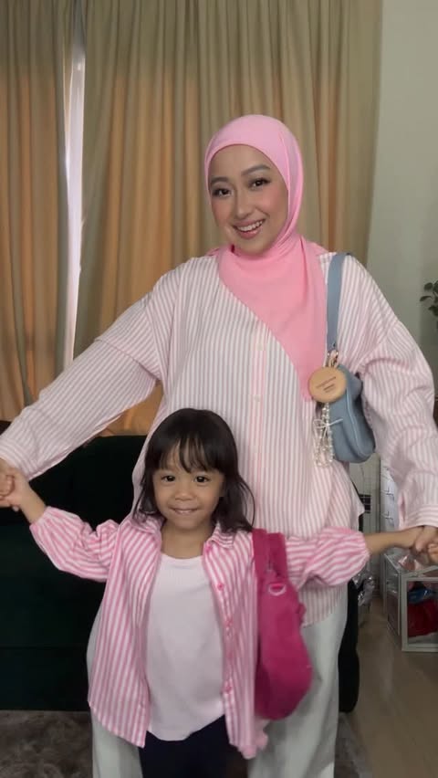 Instagram post by @aishaliyana for Glad2Glow Malaysia. Caption reads: Me and my built in bestie 👯‍♀️ This makeup really....