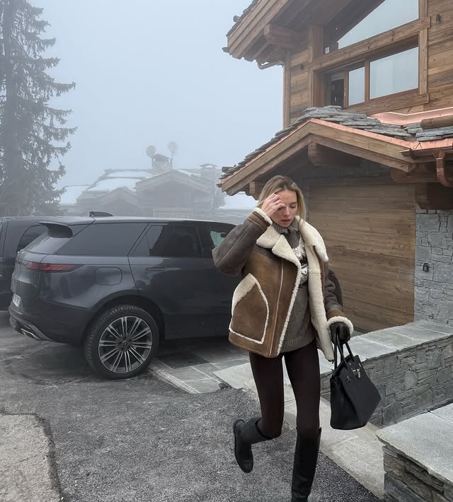 Instagram post by @marielounurk for Land Rover. Caption reads: Post-Christmas days w family, final touches at the....