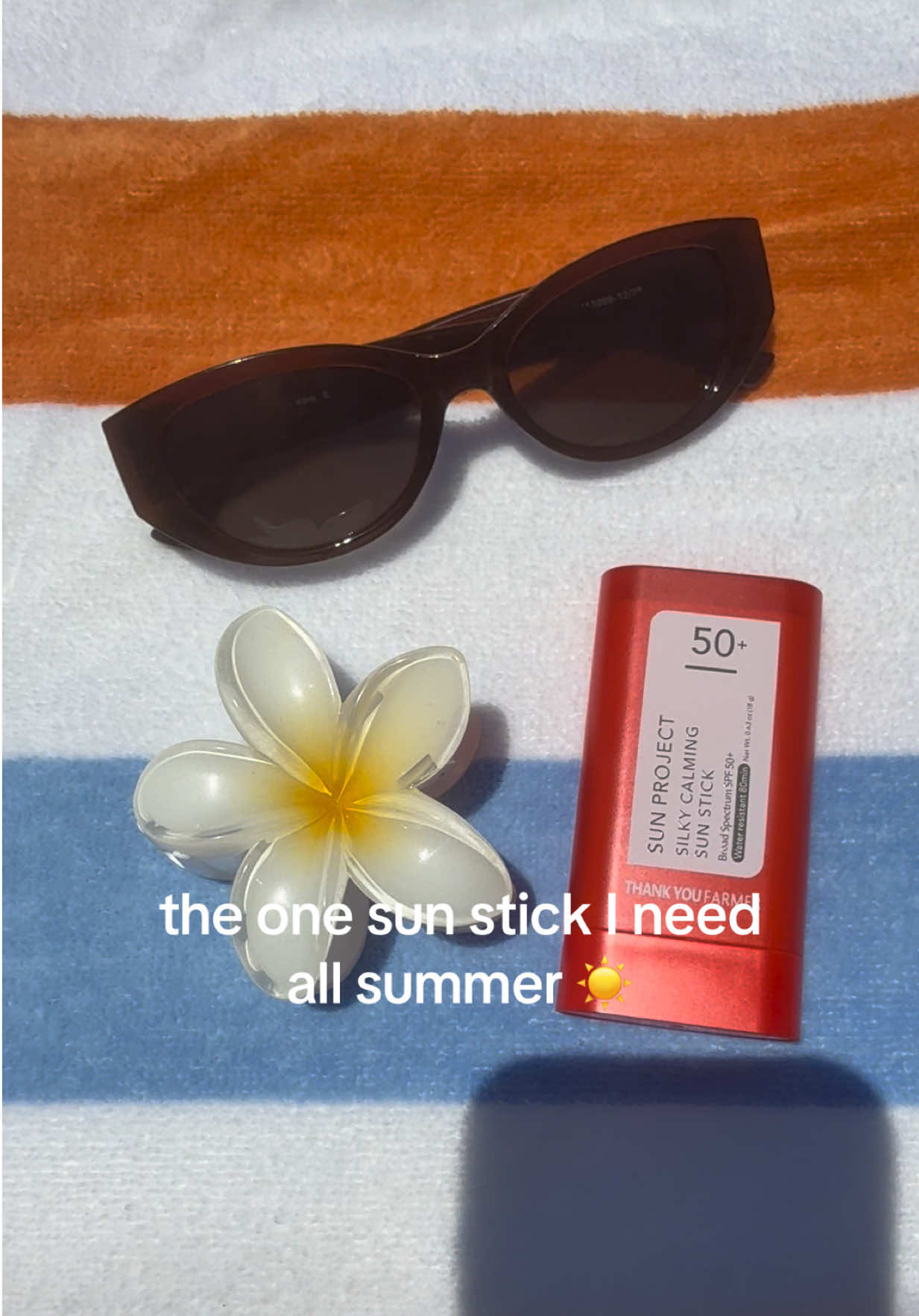 TikTok post by @soy.marleny for 4AM Marketing – Saebyeok Naesi. Caption reads: [...] #sunstick #thankyoufarmer @4AM Marketing –....