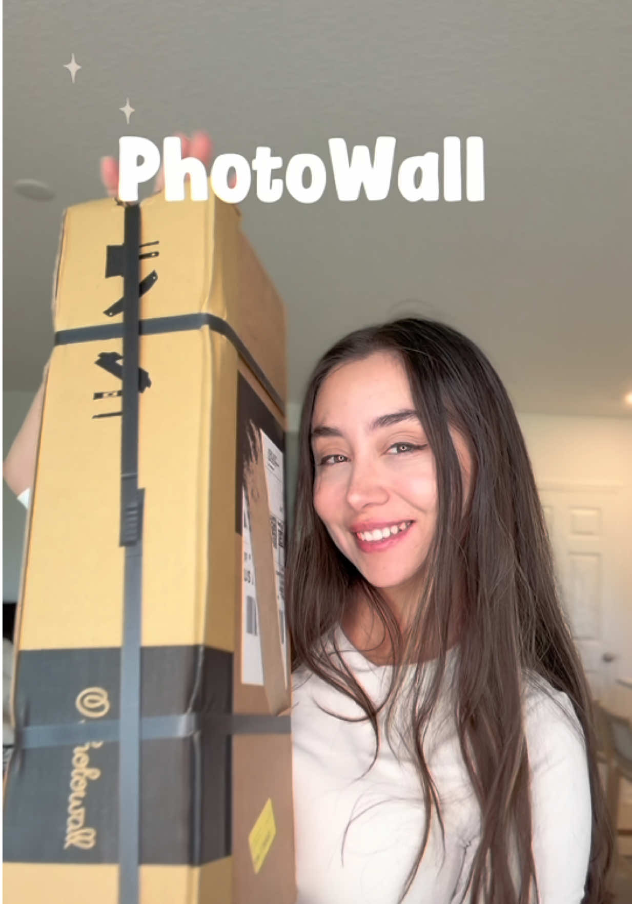 TikTok post by @meysfindings for Photowall. Caption reads: [...] stunning Pink Marble wallpaper from....