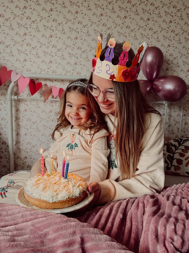 Instagram post by @juf.mevin for Bel&Bo. Caption reads: Advertentie @belnbo 🎂 32 jaar vandaag. 🎂 Blij....