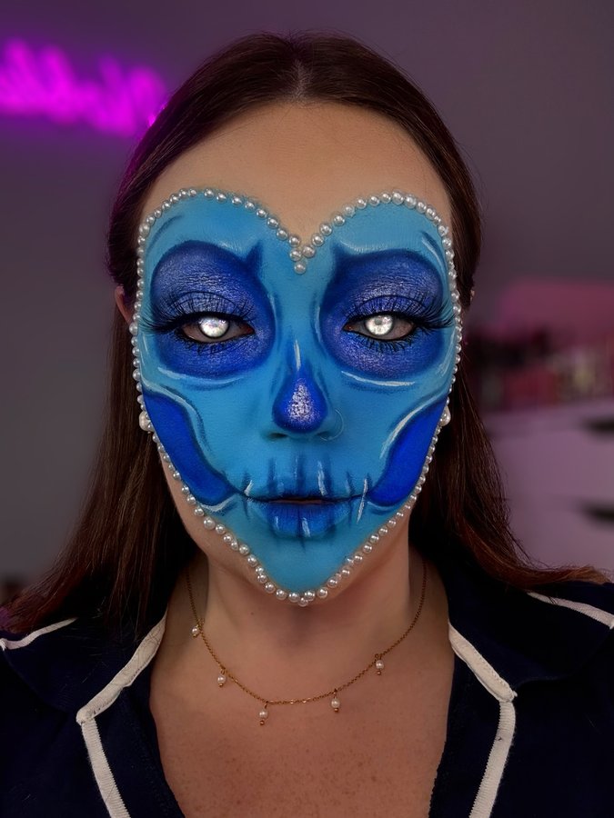 Instagram post by @chloenoble.mua for Ardell Beauty. Caption reads: 𝖕𝖊𝖆𝖗𝖑 𝖘𝖐𝖚𝖑𝖑 💀✨💙
​
​•••••
​
​ib:....