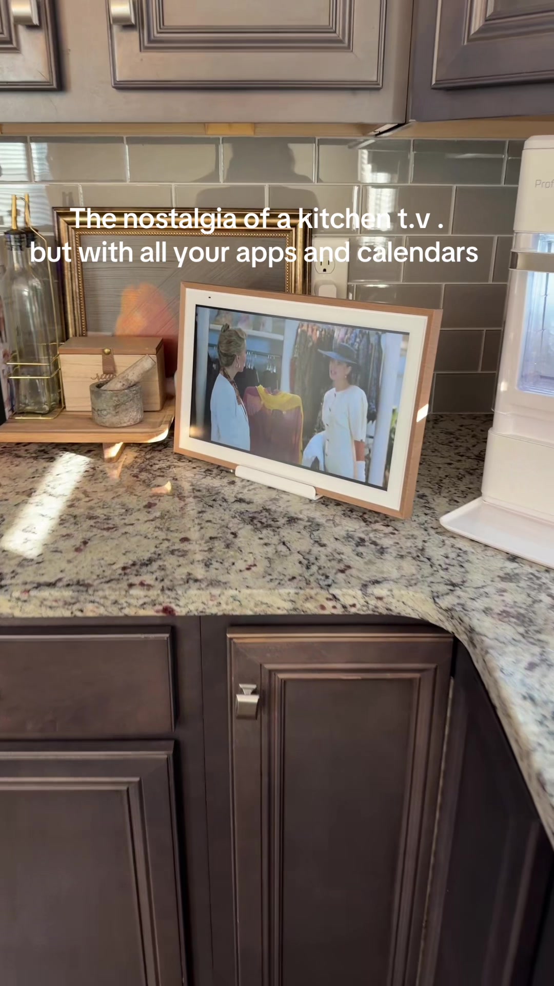 TikTok post by @thebrittanyreese for Apolosign. Caption reads: [...] no subscription! 🙌🏼 #dealsforyoudays....