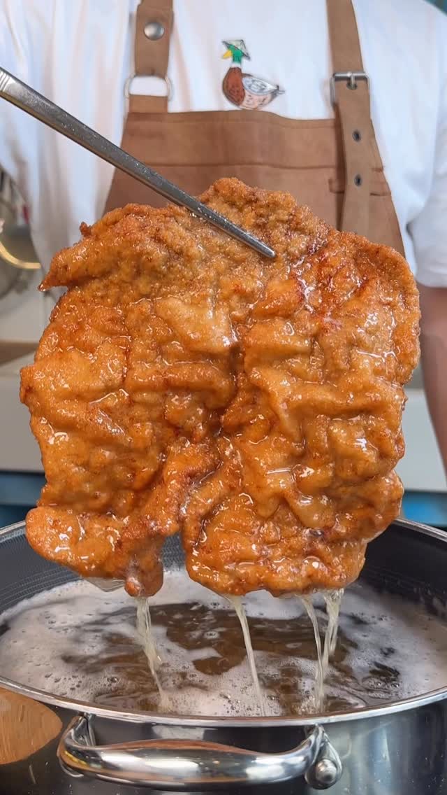 Instagram post by @a_twisted_chef for HexClad. Caption reads: Wiener Schnitzel 🇦🇹

Everyone loves The classic....