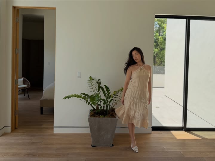 Instagram post by @via.ilyou for Airbnb. Caption reads: [...] like my own made all the difference @airbnb....