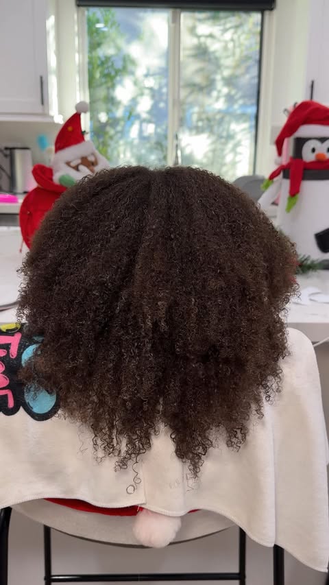 Instagram post by @itsmyrayeraye for FHI Heat. Caption reads: I got chu with everything knots, tangles, moisture....