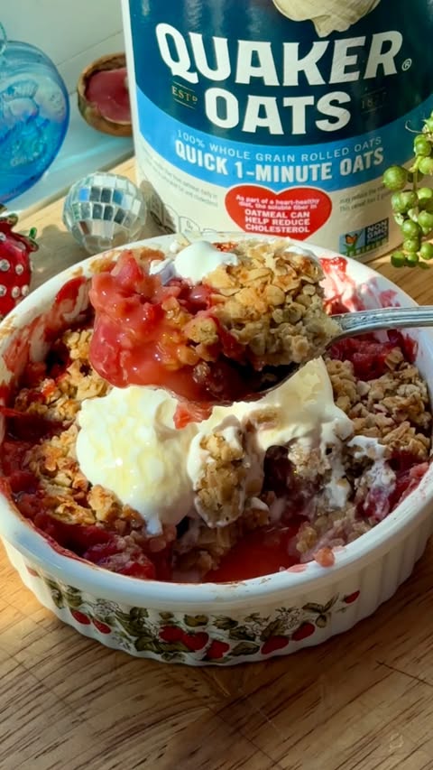 Instagram post by @thehealthyhophead for Quaker Oats. Caption reads: [...] made with @quaker for Fiber February! Quaker....
