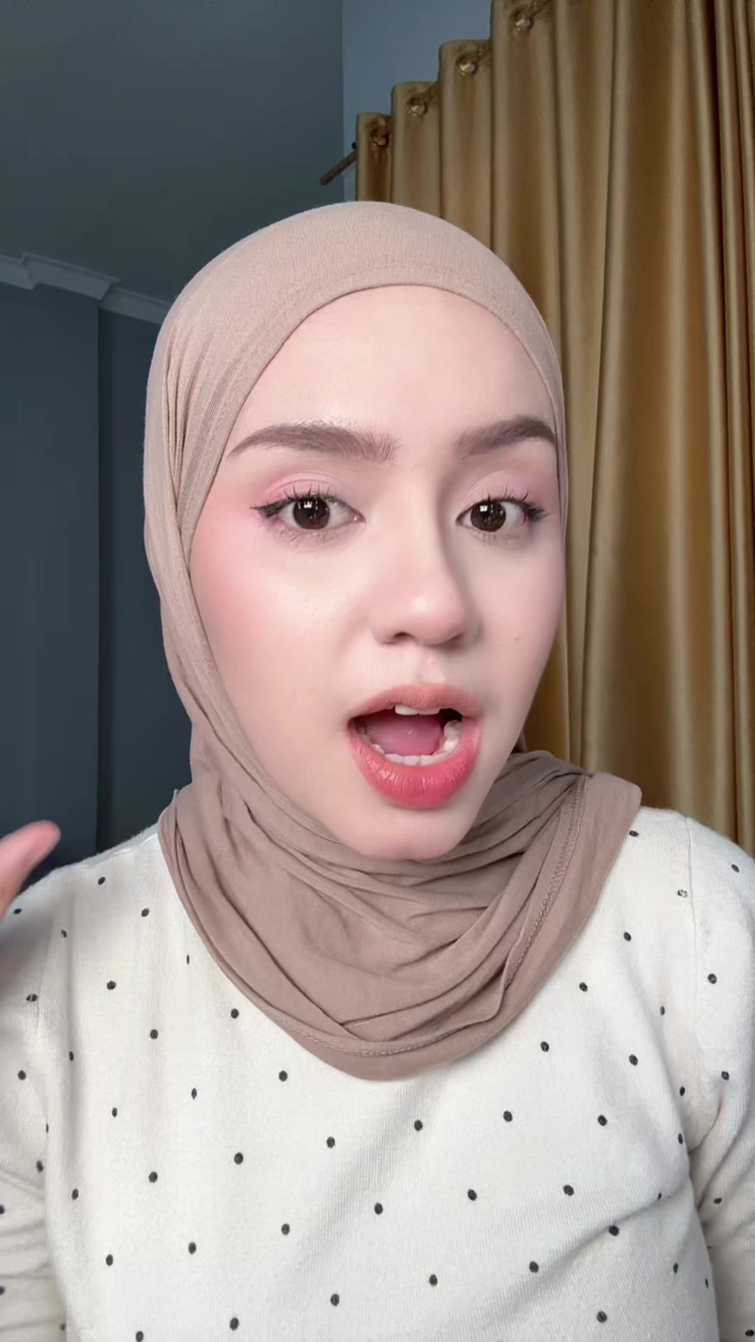 TikTok post by @rafiunisaa for Metoo Beauty. Caption reads: Wajib bgt dibawa kemana mana @Metoo Beauty....