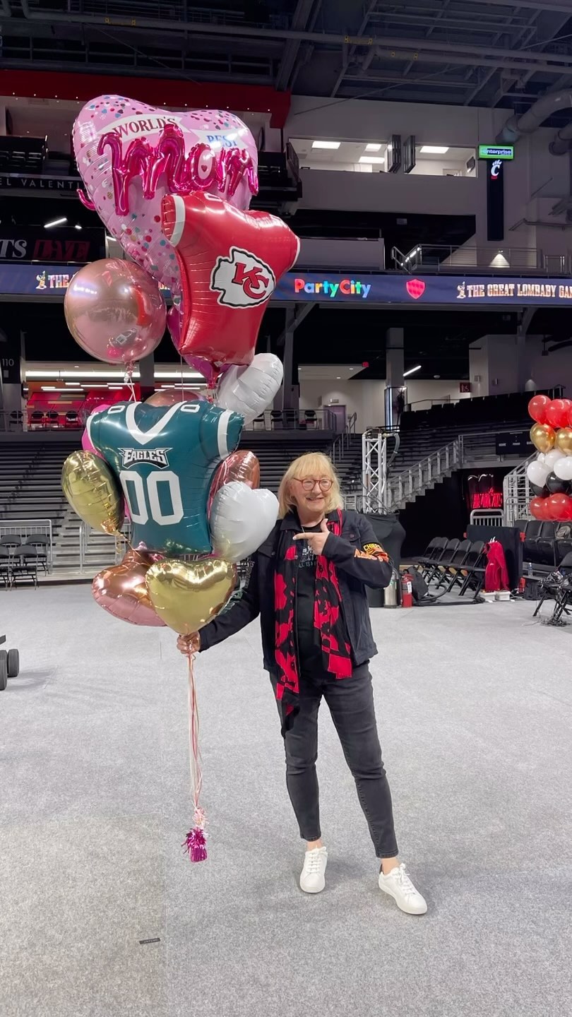 Instagram post by @donnakelce for Party City. Caption reads: 1 week until Mother’s Day and @partycity has you....
