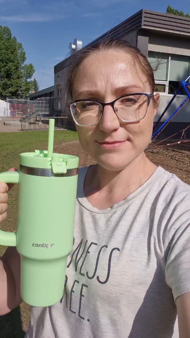 Instagram post by @mensavideo for Contigo. Caption reads: I've tried different bottles and @gocontigoca....