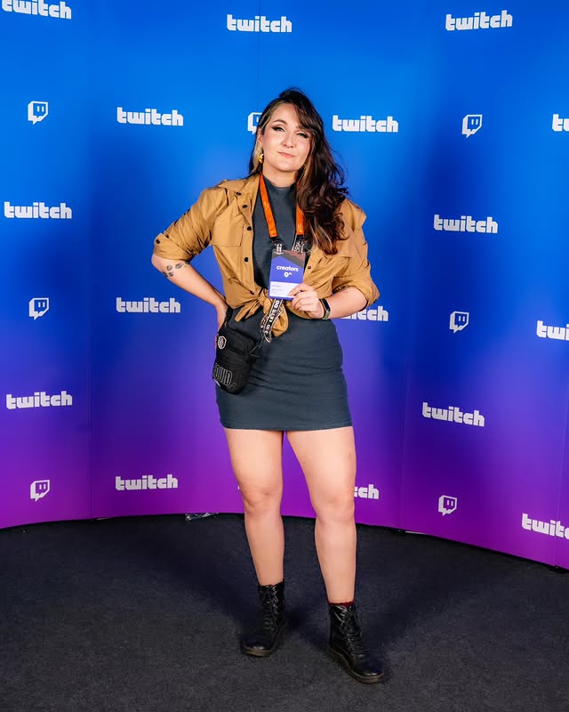 Instagram post by @wzuia for Twitch. Caption reads: Creators sponsored by @twitchbr 💅✨️ 📷 @jr_sander....