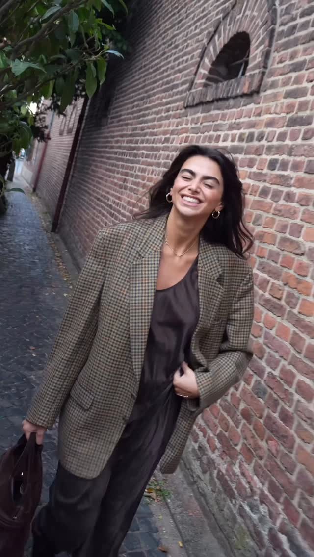 Instagram post by @selennergiz for DISSH. Caption reads: Outfit of the day🤎 Ben çoook sevdim, siz sevdiniz....