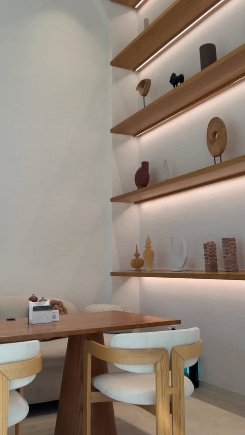 Instagram post by @gratsikat for Airbnb. Caption reads: [...] this for your next trip to Dubai! An @airbnb....