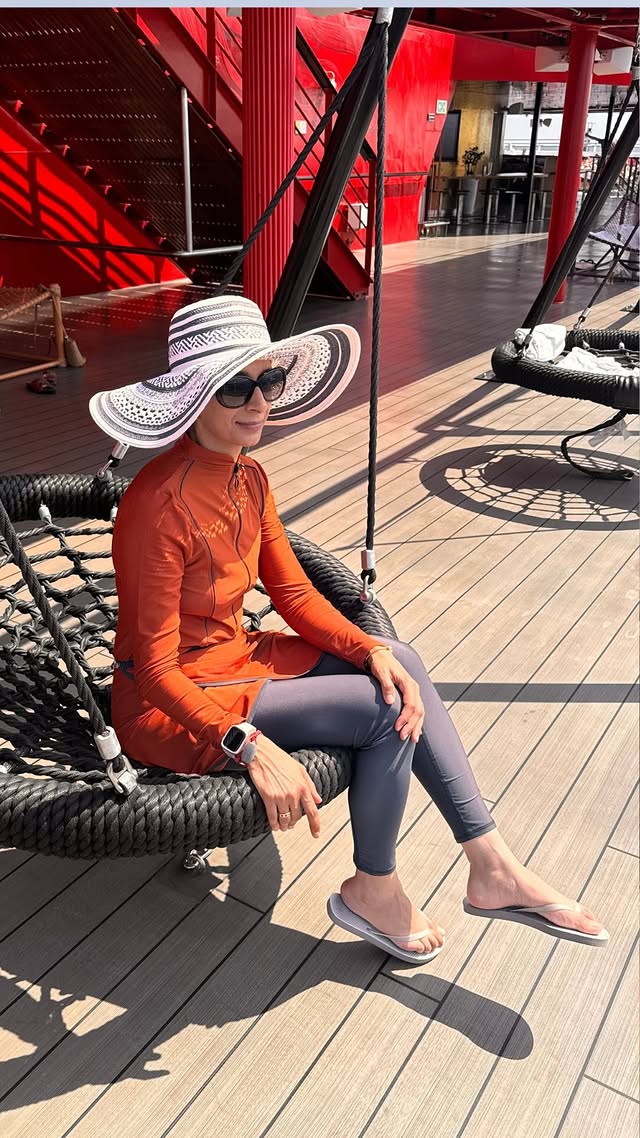 Instagram post by @saeempowercoaching for LYRA Modest. Caption reads: [...] my burkini on my cruise. 🚢🌊⛱️🏝️....