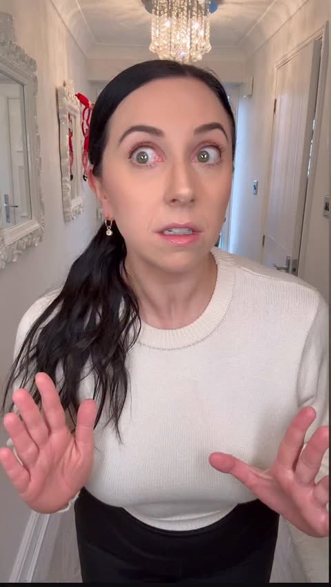 Instagram post by @allwhitehouse for SuperSavvyMe. Caption reads: Surprise Christmas Guests - 5 min clean!🎄

ad.....