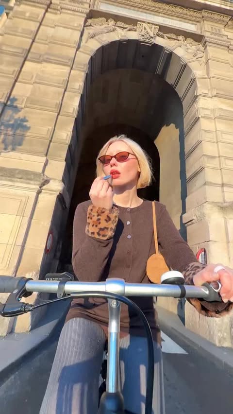 Instagram post by @volgaleoni for Reformation. Caption reads: on my way to shop at @reformation store in Le....