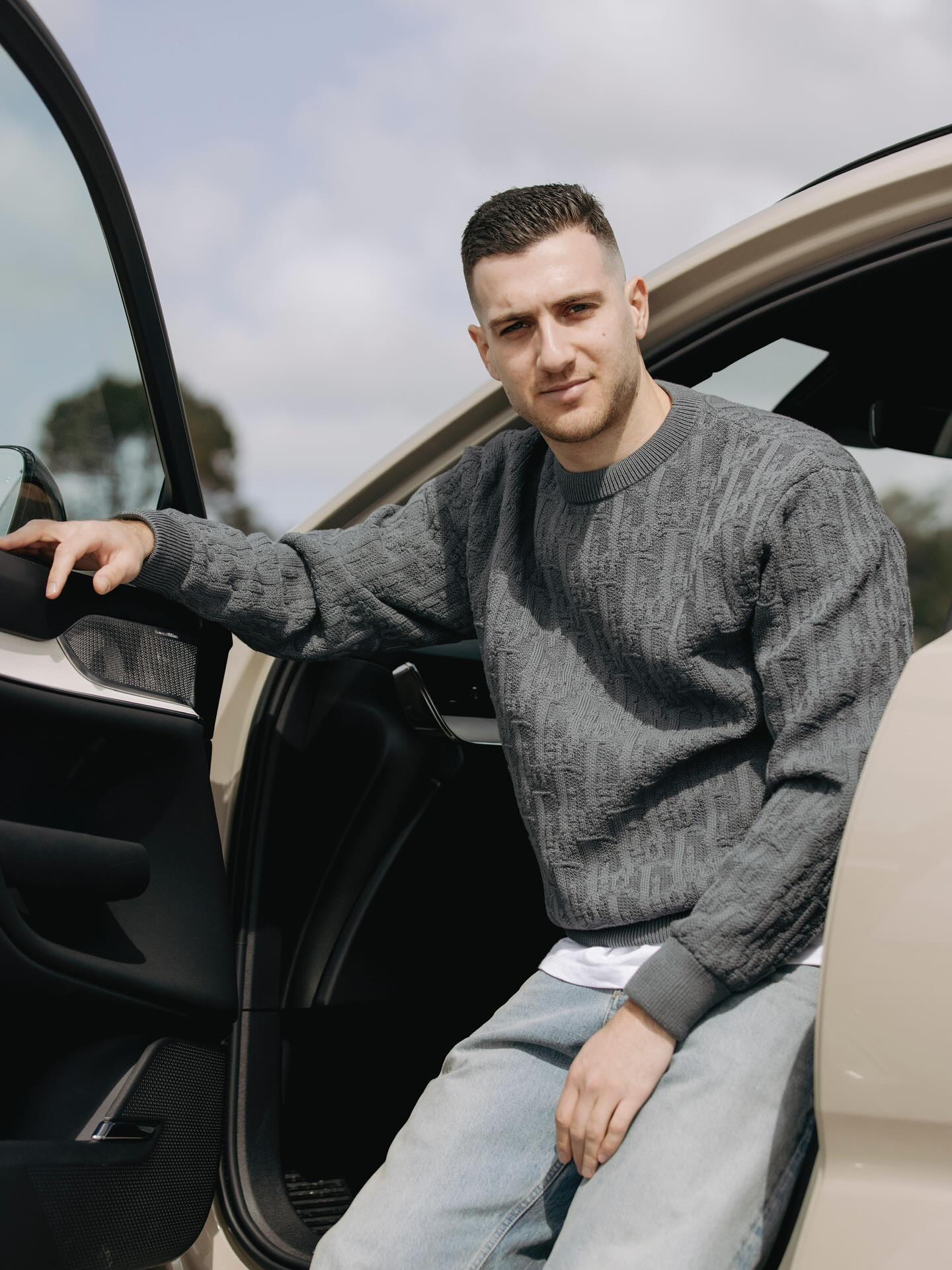 Instagram post by @diogodalot for Volvo Cars. Caption reads: O lugar mais seguro? É onde me sinto em casa.
Em....