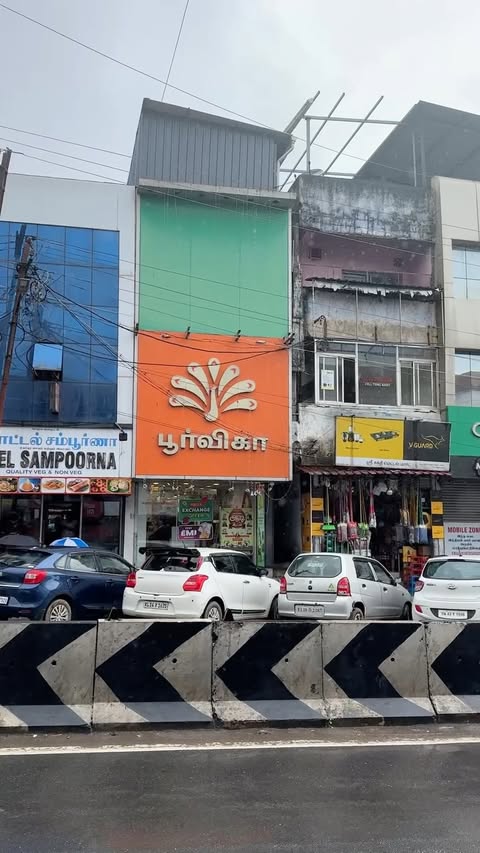 Instagram post by @gudalur_vlogs for Poorvika. Caption reads: Hello makkaley,👋 Poorvika Appliances Attakaasa....