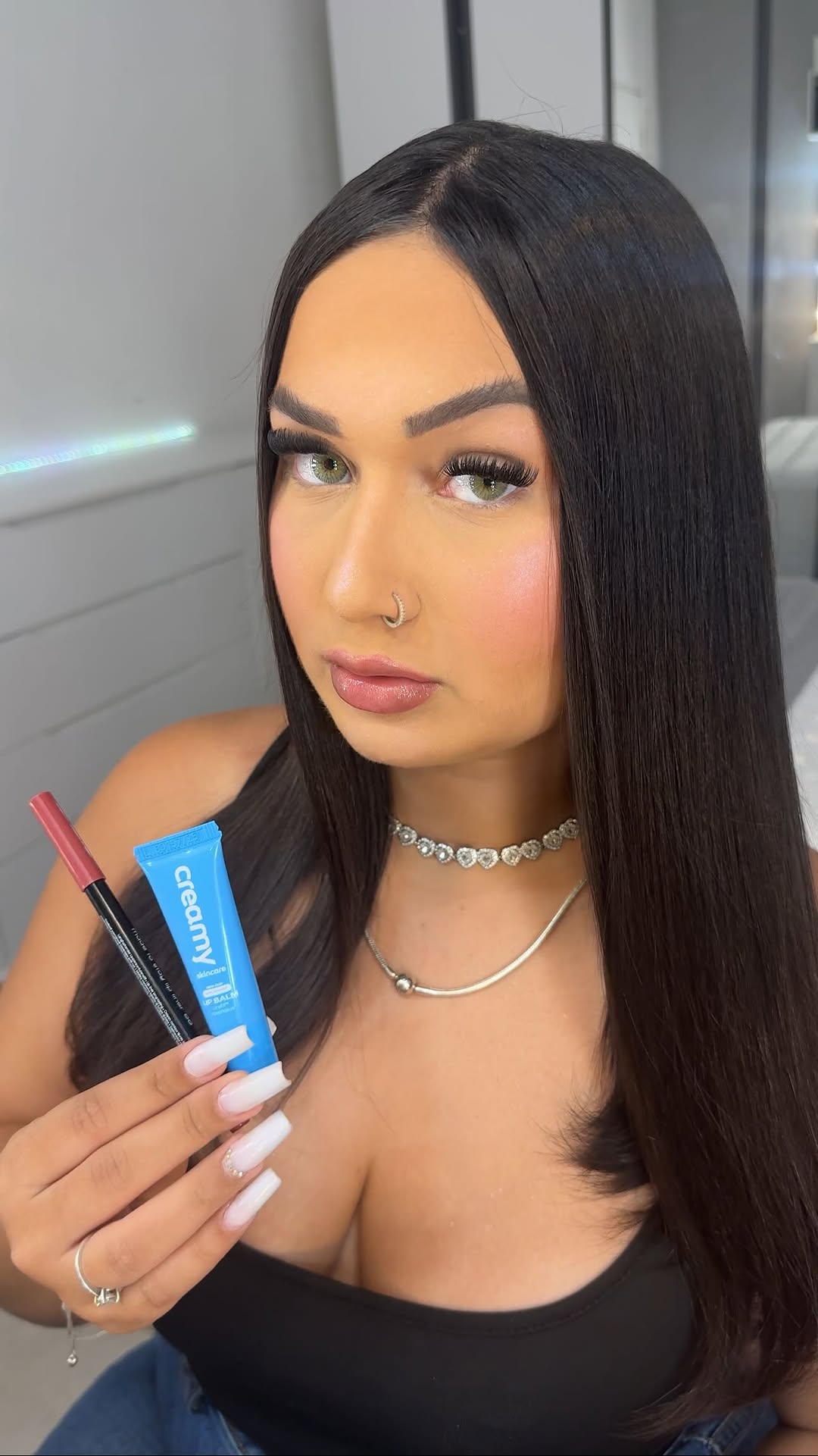 Instagram post by @anielybissoli for Creamy Skincare. Caption reads: Lip combo perfeito💋💙
Lápis de boca tom nude +....