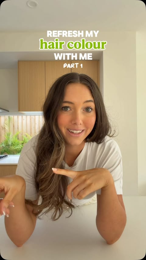 Instagram post by @katelynn.young for Clairol. Caption reads: [...] a refresh so lets dye it at home with....