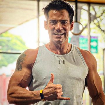 Instagram post by @iamdelafuente for Fitbit. Caption reads: Con ganas o sin ganas… se entrena igual 
Cuerpo....