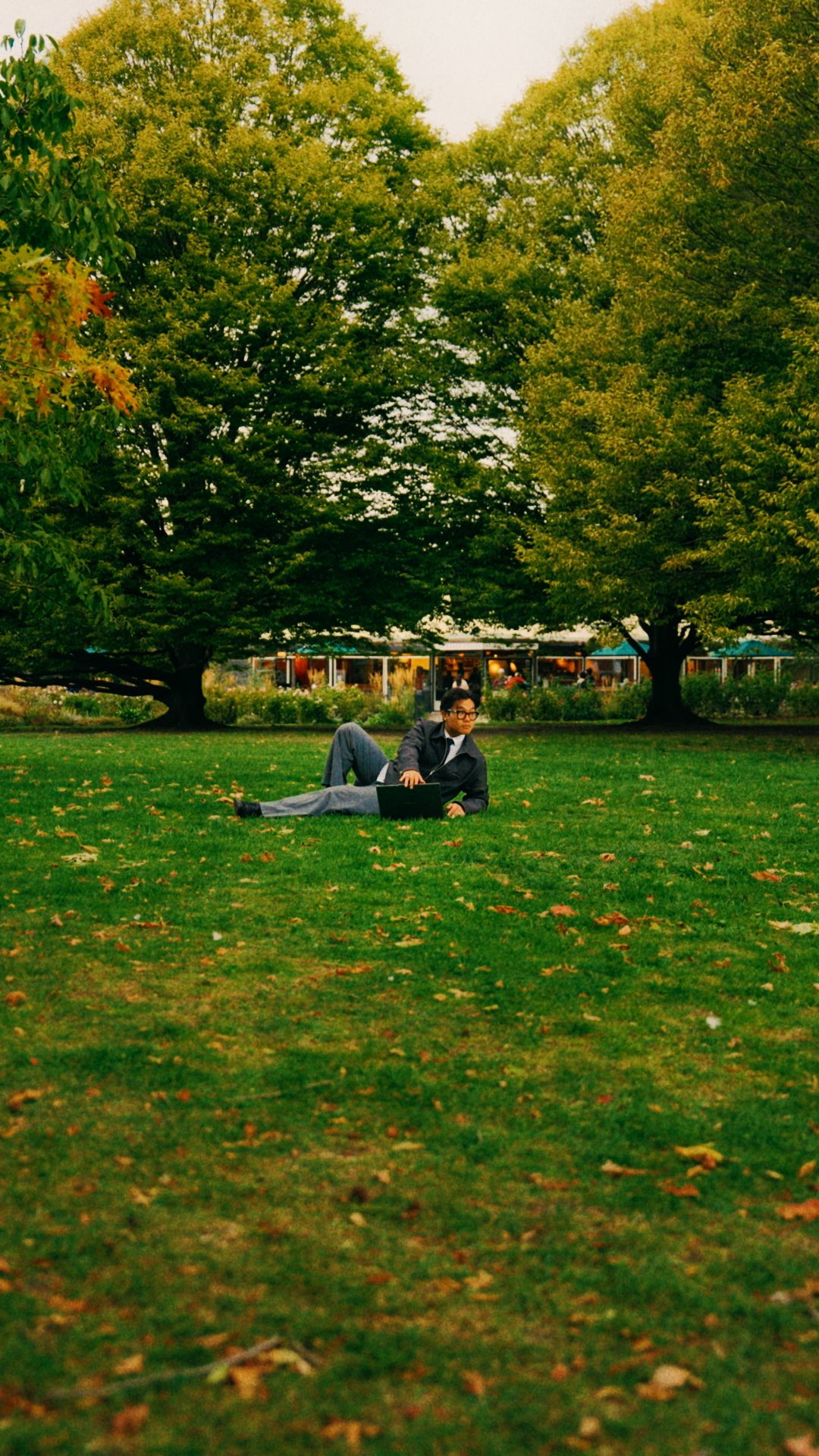 Instagram post by @qfroost for Windows. Caption reads: @lenovo_uki @windows | When your friend is running....