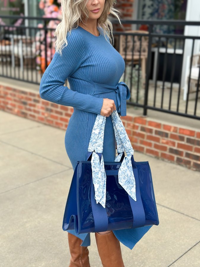 Instagram post by @itsalexmac for Case-Mate. Caption reads: [...] seriously my new everyday go-to 💙
The....