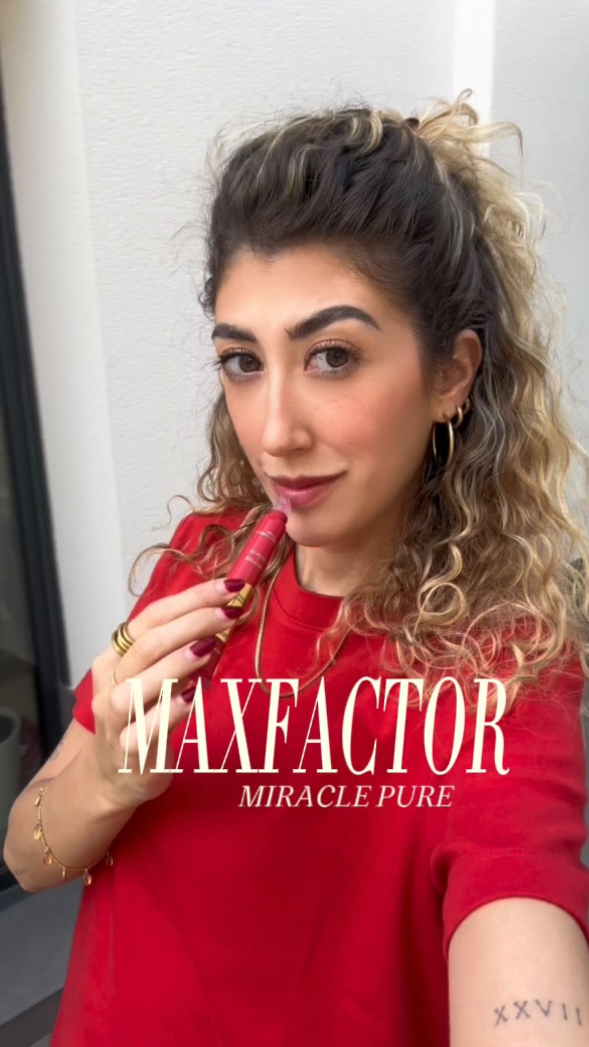 Instagram post by @patpm for Max Factor. Caption reads: Gracias a @perfumeriascom por enviarme siempre las....