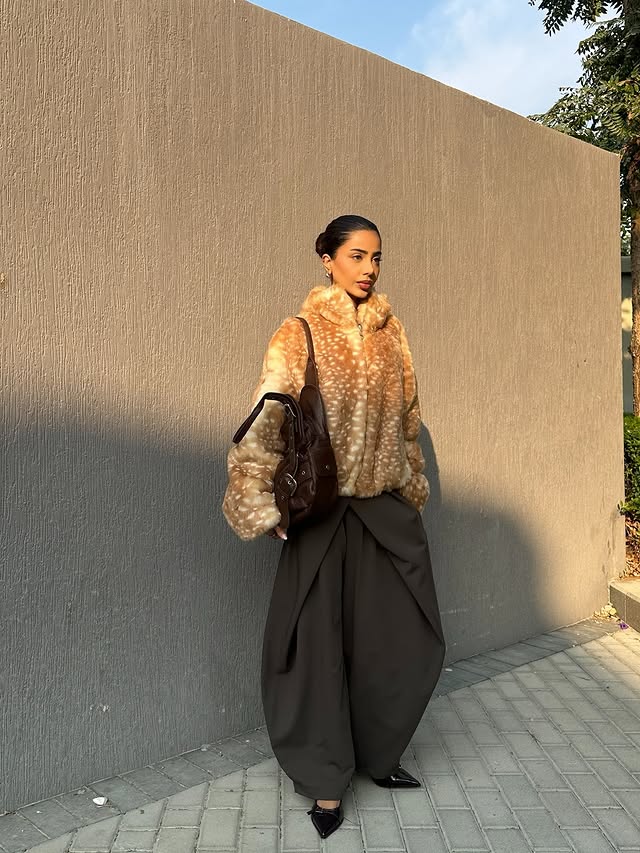 Instagram post by @basmastyles for BERSHKA. Caption reads: [...] how I feel: soft but structured💥

@bershka....