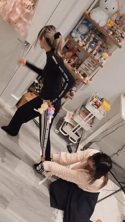 Instagram post by @shinnabuns for TOPTOY. Caption reads: [...] sanrio hello kitty blindboxes from....