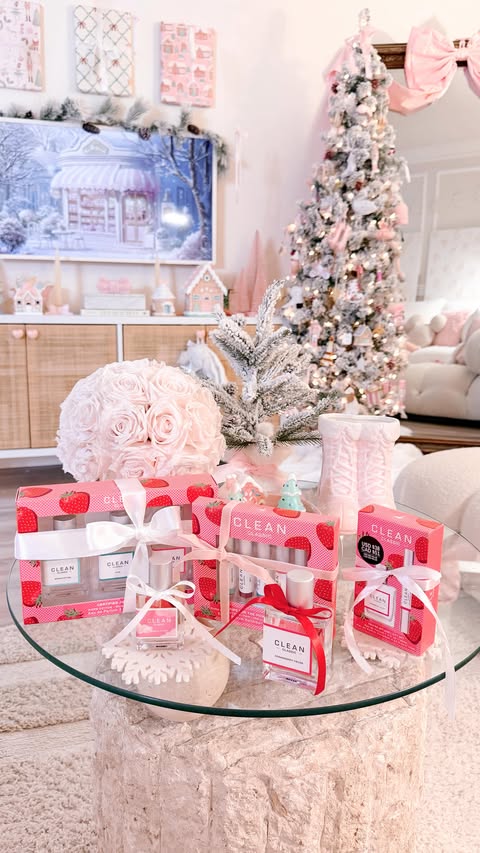 Instagram post by @lilylikecom for Clean Beauty. Caption reads: #cleanpartner holiday gifting made simple, clean,....