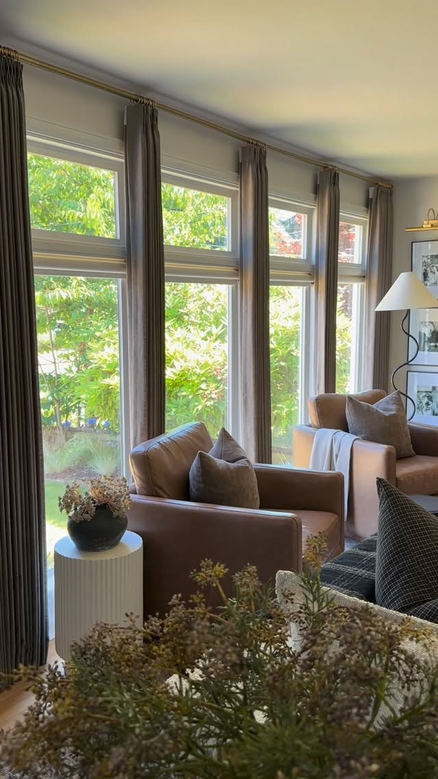 Instagram post by @dijuliohome for Homerilla. Caption reads: [...] with my favorite custom curtains from....