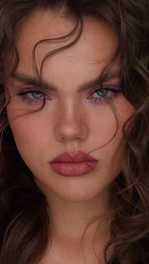 Instagram post by @shari.mua for MAKEUP BY MARIO. Caption reads: [...] Extension Mascara LIPS: @makeupbymario Lip....