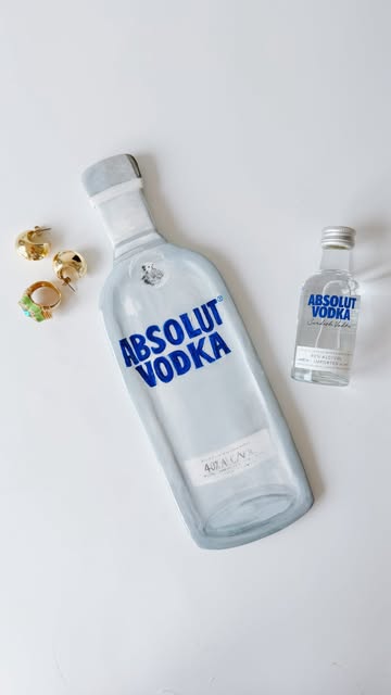 Instagram post by @liddierowl for Absolut. Caption reads: [...] a crafty twist 💙🍸✨ • I recreated the....