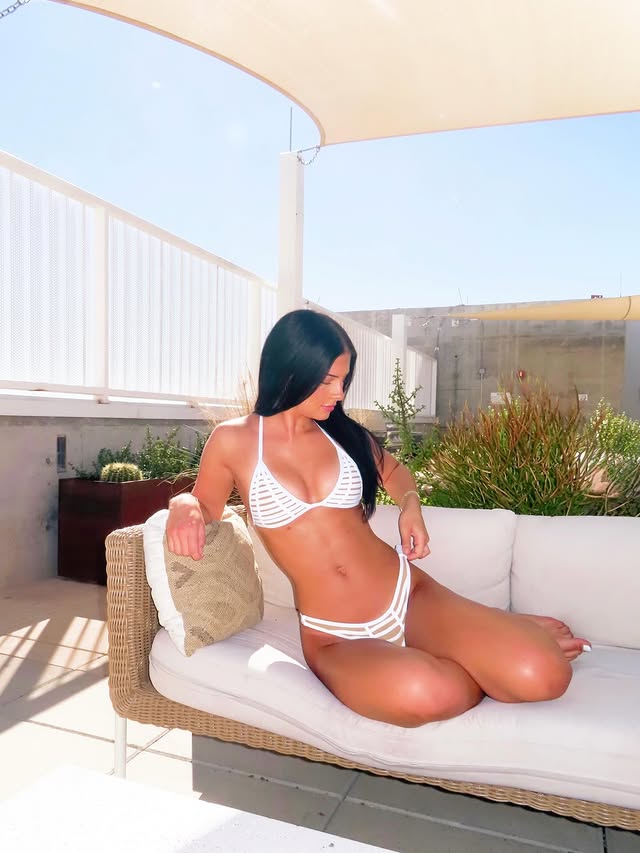 Instagram post by @bellaspielman for Beach Bunny Swimwear. Caption reads: @beachbunnyswimwear Use code: BELLA1510722508 for....