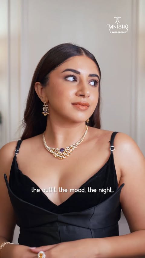 Instagram post by @aashnashroff for Tanishq. Caption reads: [...] diamond sparkle! 

#RadianceinRhythm ....